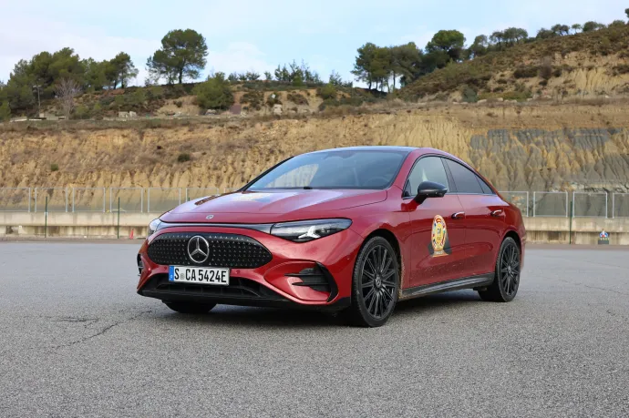 Végre egy takarékos villanyautó, amivel autópályán is sokat lehet menni két töltés között