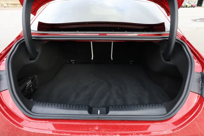 A két csomagtartó együtt 500 liter – Fotó: Gajdán Miklós / autóMAGAZIN