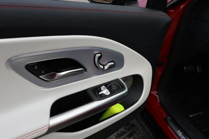 Igényes részletek a beltérben – Fotó: Gajdán Miklós / autóMAGAZIN