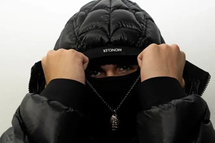 Nem, Timothée Chalamet mégsem a rejtélyes brit rapper, de most kiadtak egy közös számot