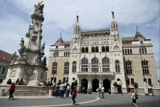 Nem akarják elárulni a minisztériumok, hogy osztanak-e idén karácsonyi jutalmat