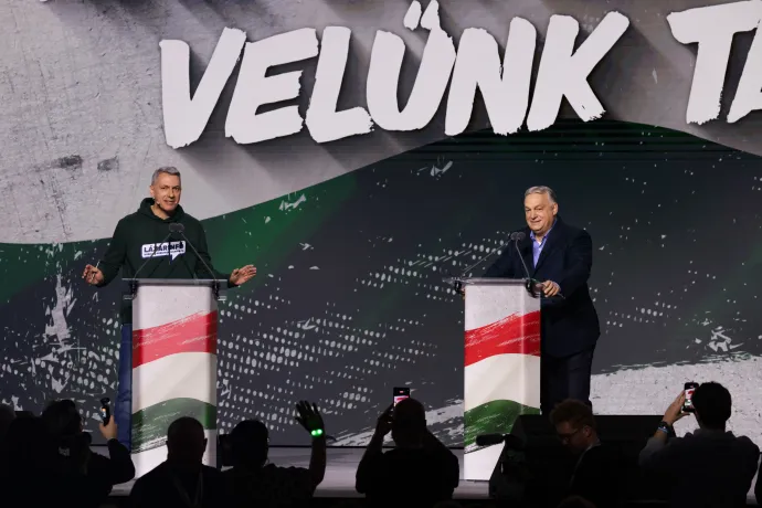 Lázár János és Orbán Viktor a Digitális Polgári Körök által szervezett háborúellenes gyűlésen Szegeden 2025. december 20-án – Fotó: Hevesi-Szabó Lujza / Telex