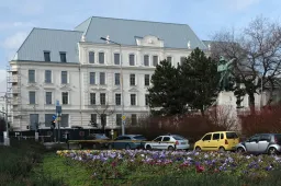 Igazságos 100 ezer forintos támogatást adni, hogy valaki ne használjon 10 négyzetméter közterületet?