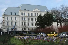 Igazságos 100 ezer forintos támogatást adni, hogy valaki ne használjon 10 négyzetméter közterületet?