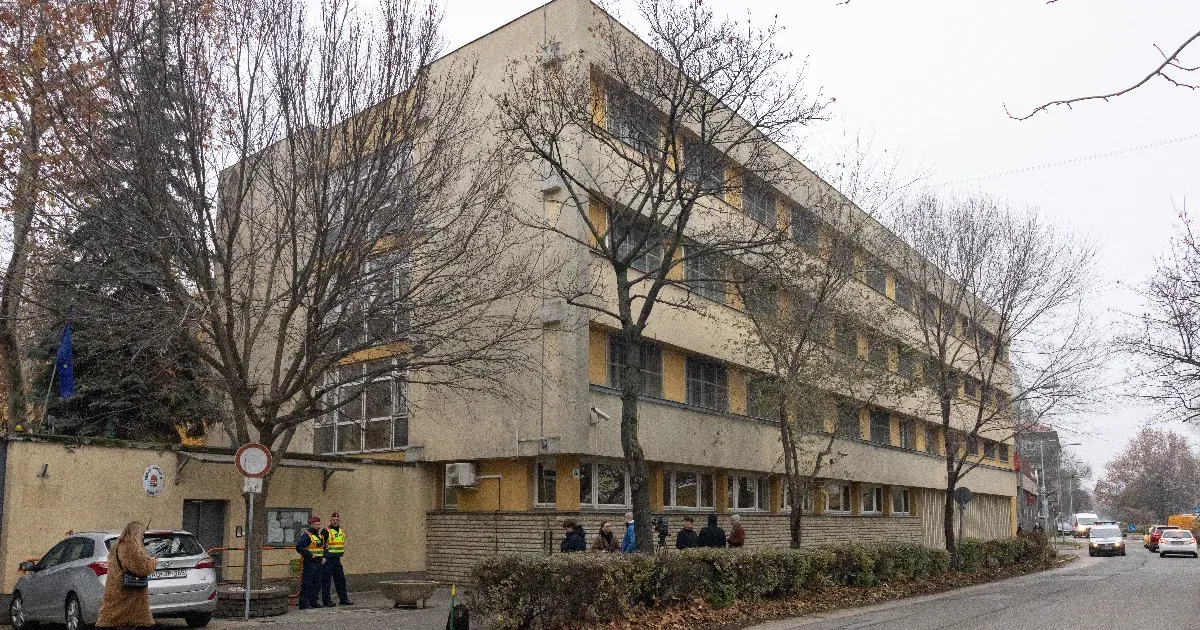 Újabb rendészt vettek őrizetbe, így már kilenc gyanúsítottja van a Szőlő utcai ügynek