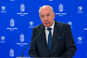 A köztársasági elnök szerint neki nincs lehetősége aktívan foglalkozni a gyerekvédelem ügyével