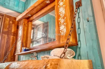 Ez nem díszlet: a Tisza-tónál tényleg létezik egy „mézeskalács ház”