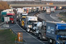 Reagált Lázár minisztériuma a fuvarozók tiltakozására – csak pont nem a lényegre