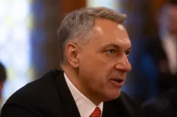 Lázár: Aki hajót vagy magánrepülőt vesz, azt a gazdagok között is a hülyébbekhez sorolom