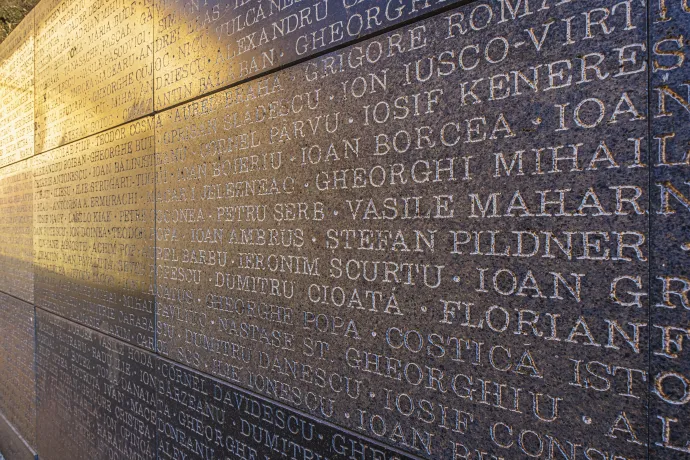 A kommunista diktatúra áldozatainak nevei a máramarosszigeti börtönben -Fotó: Guiziou Franck / AFP