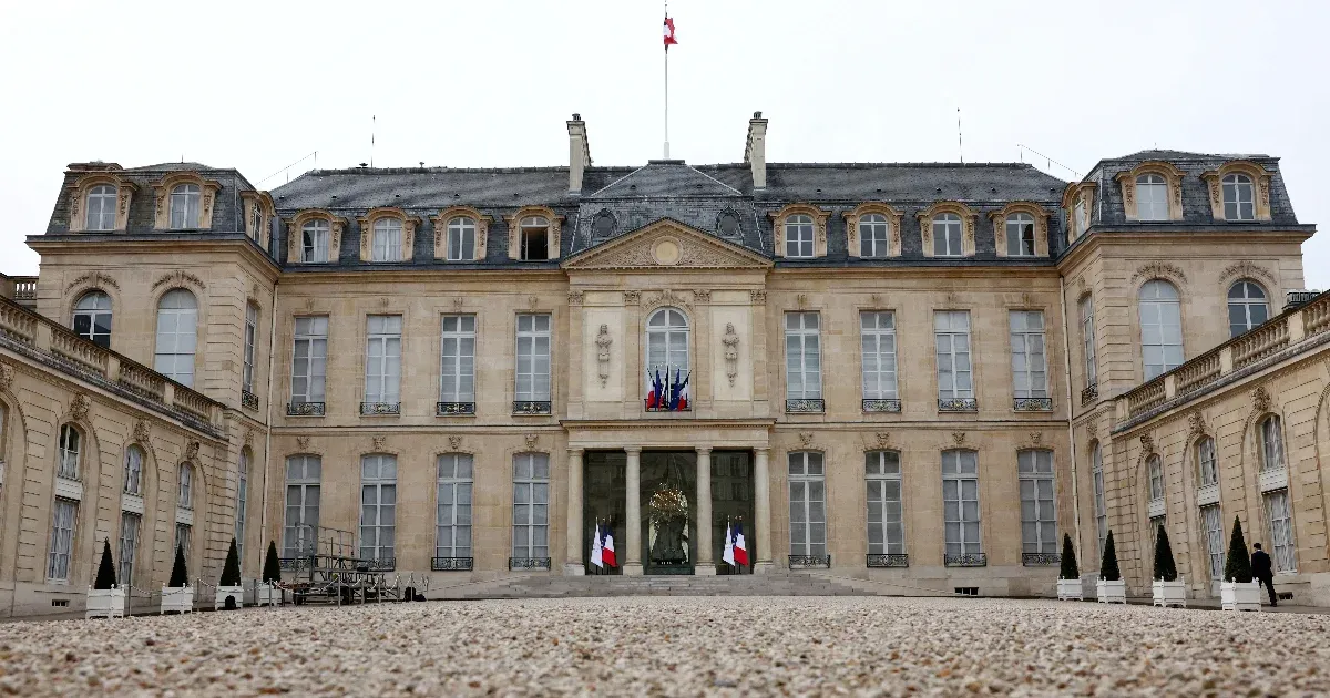 Vinteden árulták a francia elnöki palotából ellopott tárgyakat, a palota egyik dolgozóját is gyanúsítják