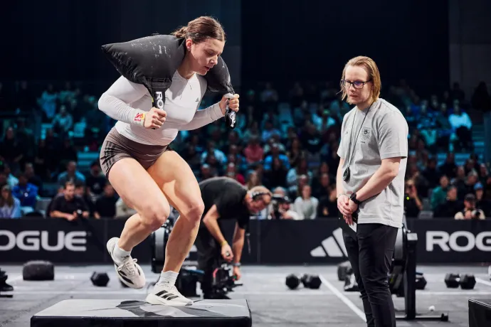 Horváth Laura verseny közben – Fotó: Bertalan Ádám / Red Bull