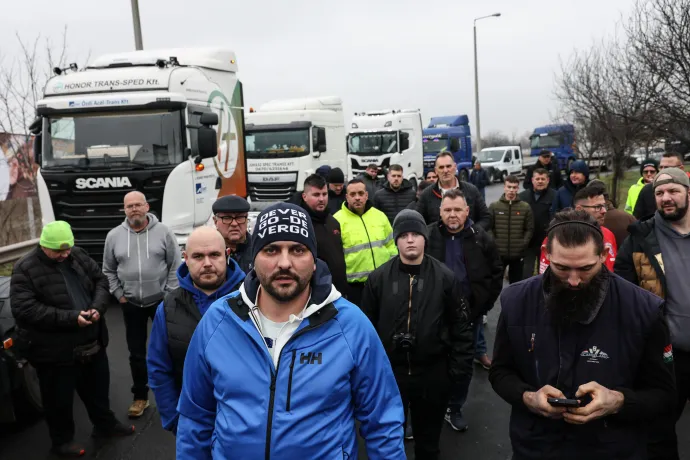 Orosz Tibor (sapkában) – Fotó: Huszti István / Telex