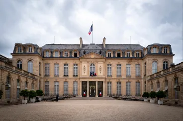 A kincstárnok, a vintedező ószeres és a Louvre egyik teremőre lopott a francia elnöki palotából