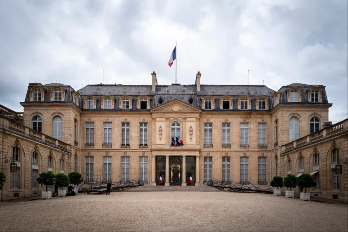 A kincstárnok, a vintedező ószeres és a Louvre egyik teremőre lopott a francia elnöki palotából