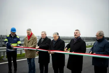 Átadták a M4-es 34 kilométeres szakaszát Törökszentmiklós és Kisújszállás között