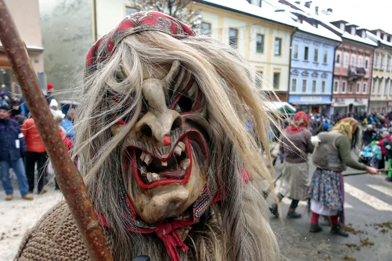 Azt hitte, a krampusz a legfélelmetesebb karácsonyi démon? Akkor nem látta még Perchta asszonyt!