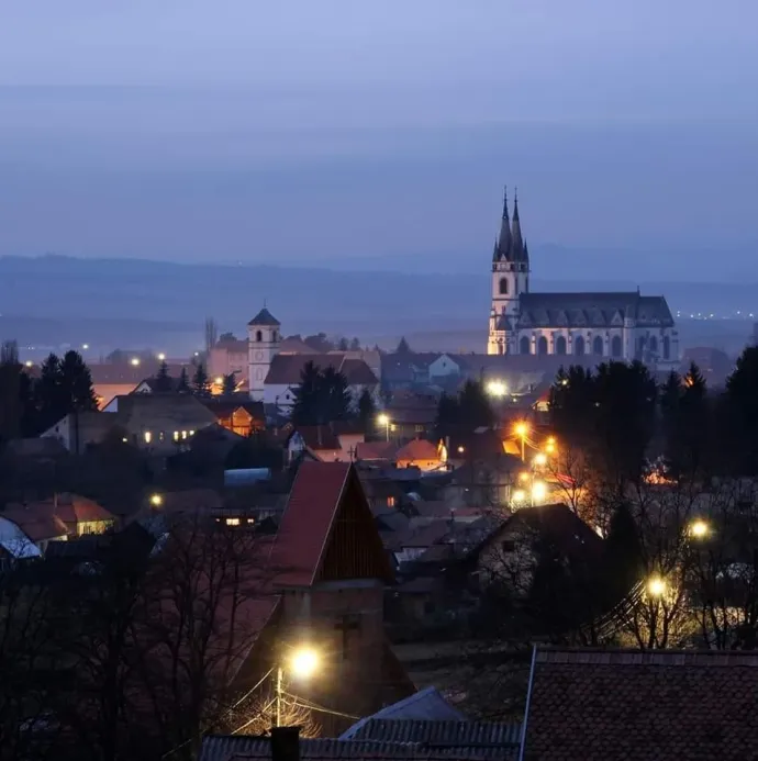 Ditró arról is híres, hogy az egyik legnagyobb római katolikus temploma van a térségből – Fotó: Ditró Plébánia Facebook-oldala
