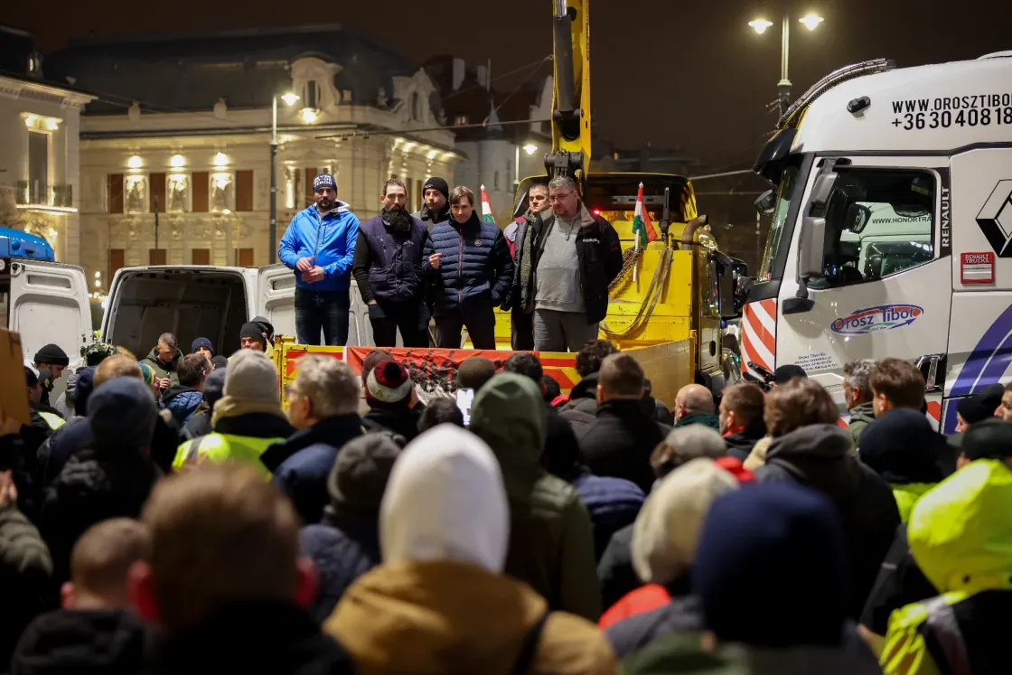 Fogadta a minisztérium a Budapesten tüntető kamionosokat, akik sikeresnek ítélték meg a tárgyalást