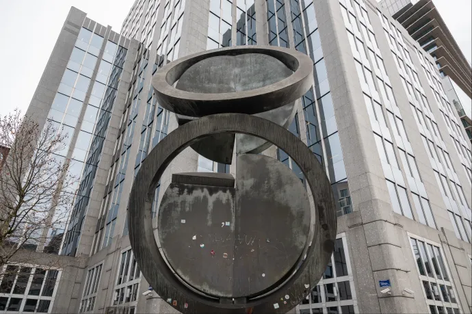 A magyar kormány most nem babrált a kézifékkel, meghosszabbították a gazdasági szankciókat