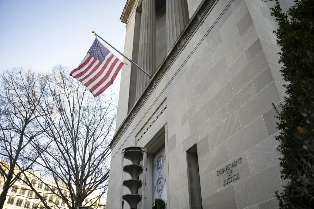 Hirtelen feltűnt, majd eltűnt egy adag Epstein-dokumentum egy, az Igazságügyi Minisztériumhoz köthető honlapon