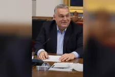 Orbán Viktor azért tart kormányülést, hogy ne kelljen otthon porszívóznia