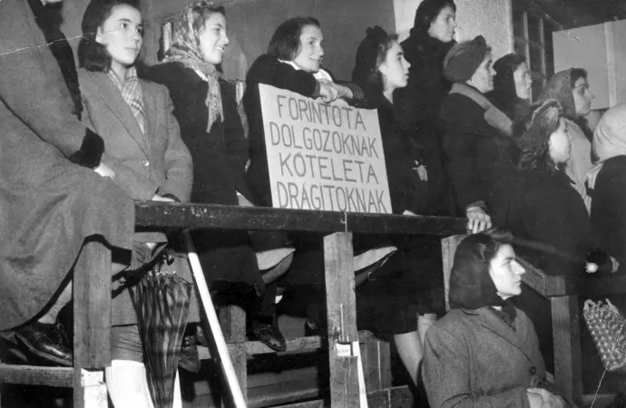 Ha kötelet nem is kaptak az „árdrágítók”, több hónap fogházat igen. 1946. – Fotó: Fortepan