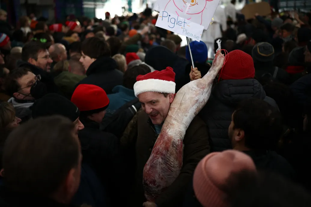 Kevesebb fölösleges étellel és a szelektívbe dobott szalvétákkal is tehetünk ilyenkor a környezetért