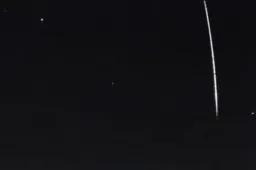 Karácsonyi tűzgömb ragyogott este az égen