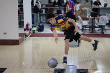 A YouTube-ról kezdte el tanulni a bowling alapjait, 17 évesen világbajnok lett