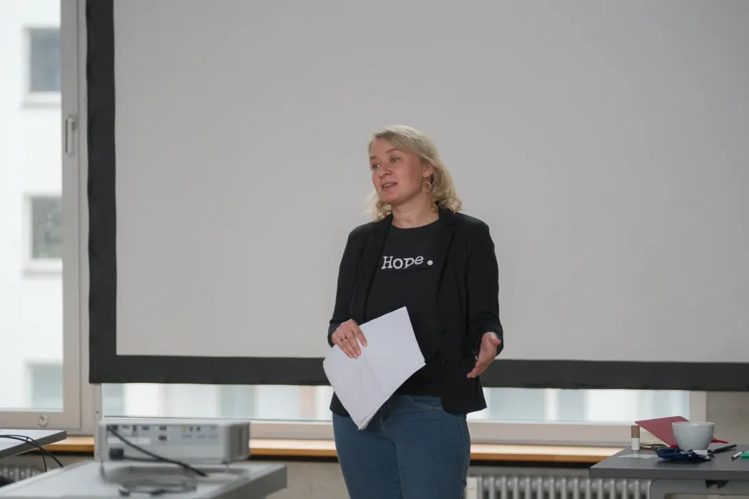 Anna Alboth újságíró, emberi jogi aktivista – Fotó: Márkos Tamás / Transtelex