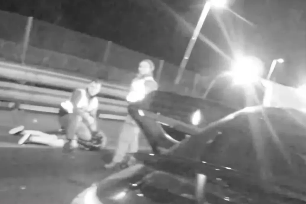 Forgalommal szemben menekültek végig Budapesten, végül a Megyeri hídon szedték ki őket az autóból