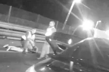 Forgalommal szemben menekültek végig Budapesten, végül a Megyeri hídon szedték ki őket az autóból