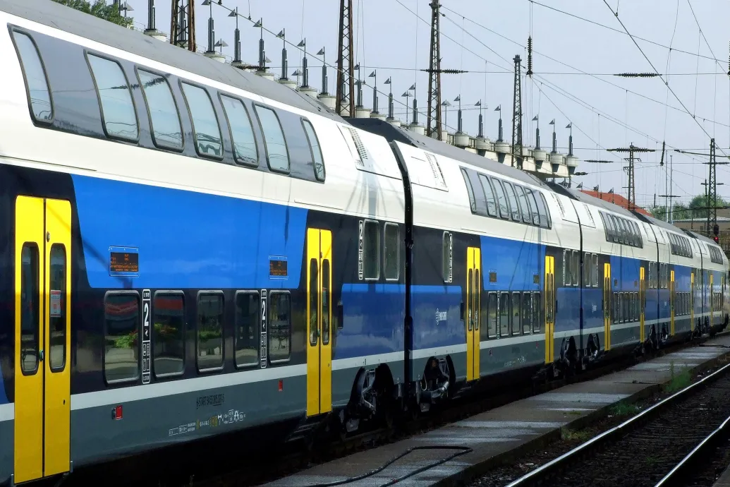 Elütött egy embert a szobi vonat Vácnál