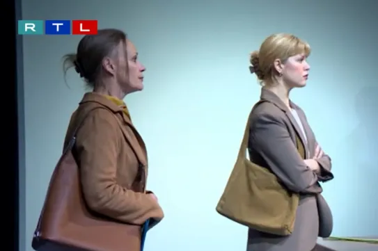 Színdarabot ihletett a magyar nő, aki megszülte saját unokáit