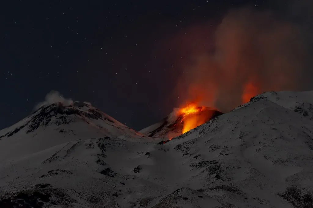 Karácsony másnapja óta folyamatos kitörésben van az Etna