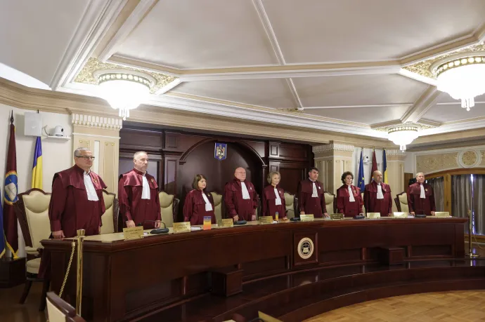 Elhalasztotta a döntést az alkotmánybíróság a bírák és ügyészek speciális nyugdíjairól