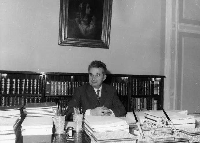  Nicolae Ceaușescu az íróasztalánál – Fotó: Keystone / Getty Images