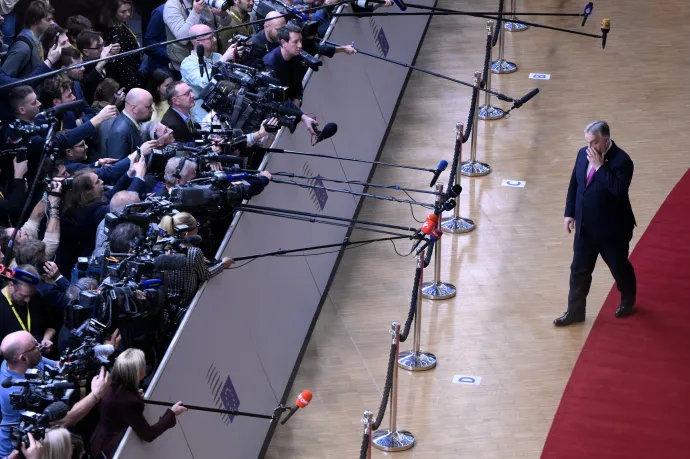 Orbán Viktor magyar miniszterelnök érkezik az Európai Tanács 2025. december 18-i brüsszeli ülésére – Fotó: John Thys / AFP