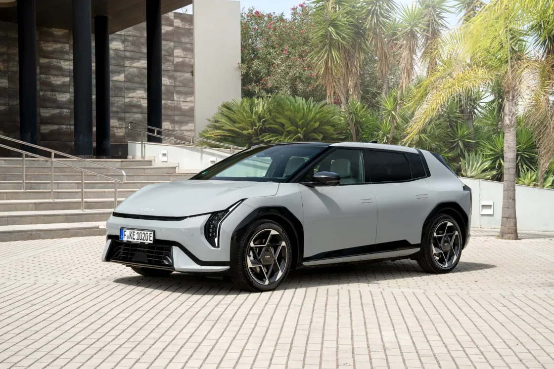 Kia EV4: 10 perc alatt 100 kilométernyi töltés