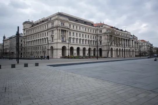 Több mint egy évvel elhúzódhat a Kossuth tér legöregebb palotájának felújítása