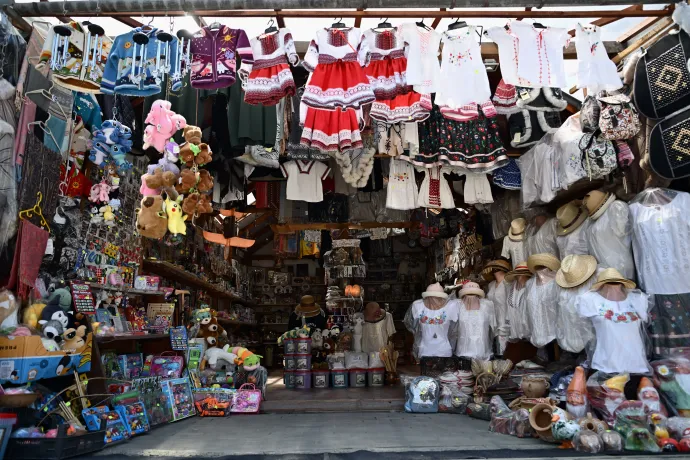 Ajándék tárgyak Paradjon – Fotó: Alex Nicodim / Inquam Photos