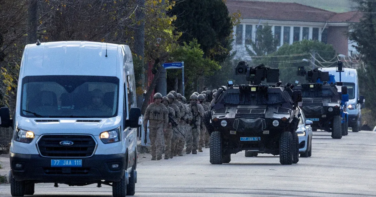 Egy véres lövöldözést követően több száz dzsihadistát tartóztattak le Törökországban