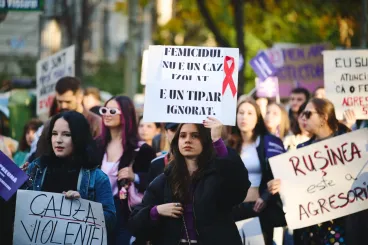 Hatvan nőgyilkosság és tüntetések kellettek hozzá, hogy Románia elinduljon a változás útján