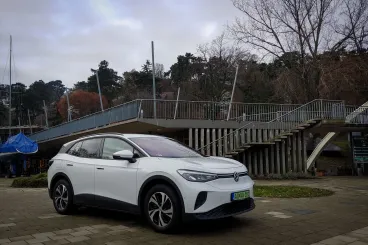 Szinte fapados, de így is jó vétel a Volkswagen tágas villanyautója