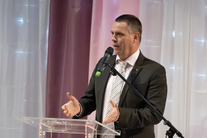 Vecsés polgármesterének 12 millió forintos jutalmat szavaztak a város fideszes képviselői év végére