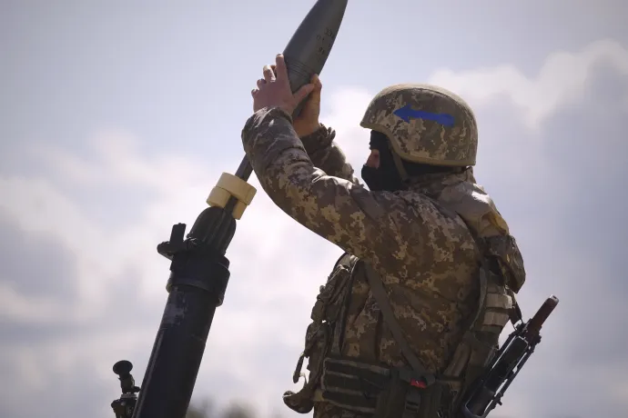 Románia beszáll az Ukrajnát segítő fegyverprogramba, Magyarország továbbra is kimarad