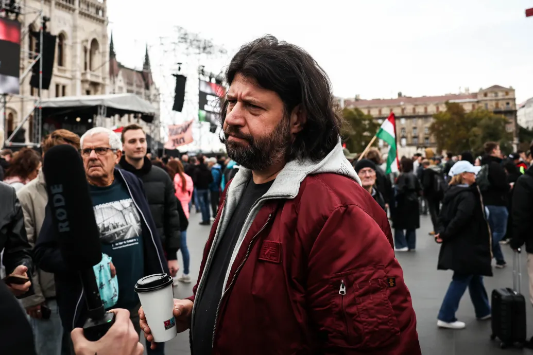 Rendőrök igazoltatták a Puzsér Róbert év végi összejöveteléből távozókat – Forrás: Telex.hu