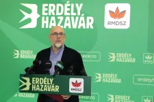 Erdély hazavár élőt, holtat, szavazót – avagy PR-ral feltámasztott nemzet