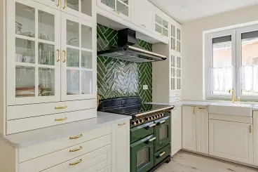 Így hangolhatod össze tökéletesen a konyhapultot a hátfallal